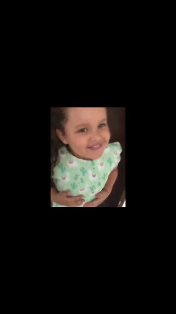 Chegando na casa da vovo para pegar os presentes de natal - #shorts #linda #bebe