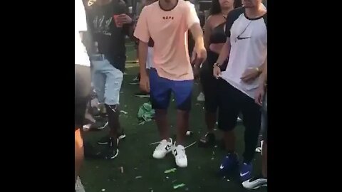 PITBULL TA NA PISTA PRIMEIRA VEZ DO AMIGO NO BAILE [ MEME ] VIRAL !