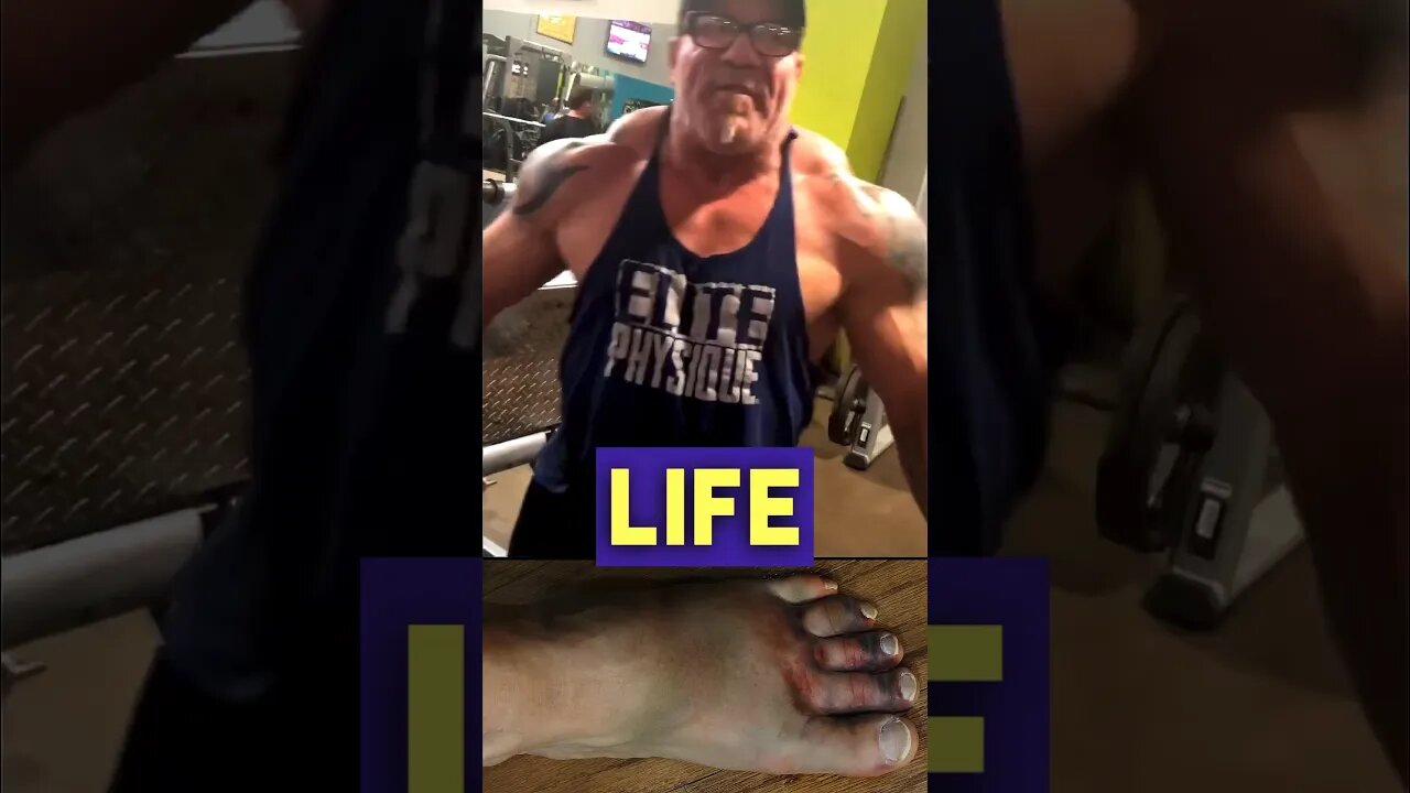 Crazy Old School Bodybuilder Defies Pain! 😱 #gym #fitness