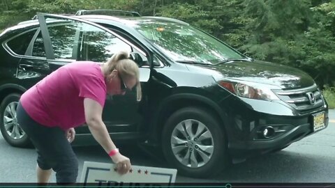 Trump Campaign Sign Thieves Caught on Camera Help Catch! Dingmans Ferry PA