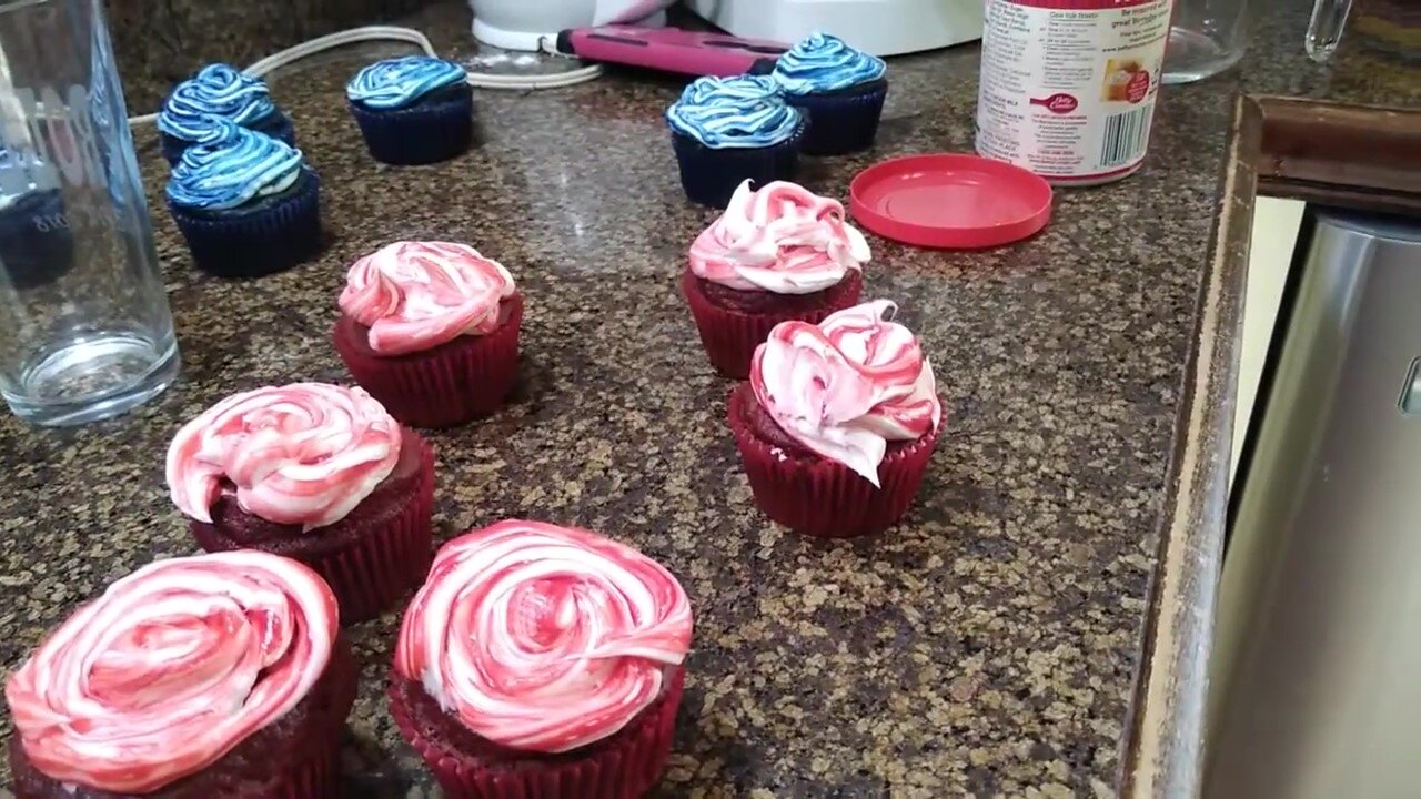 Memorial Day Cupcake Decorating