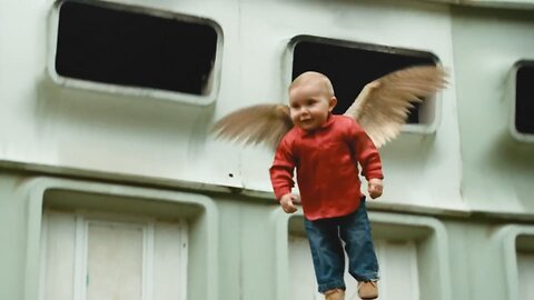 Little boy is born with wings and can fly！