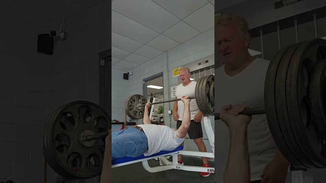 390lbs Raw Bench, Crazy old man