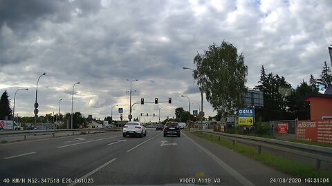 Wjazd na skrzyżowanie na czerwonym świetle