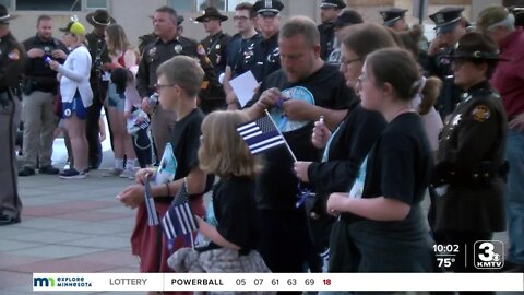 ‘Walking the Beat’ candlelight vigil honors Omaha police officers