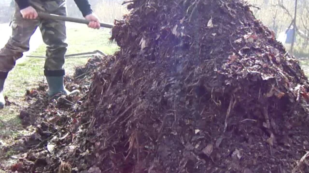 5th Overturning/Mixing of Compost into a pile (E2)