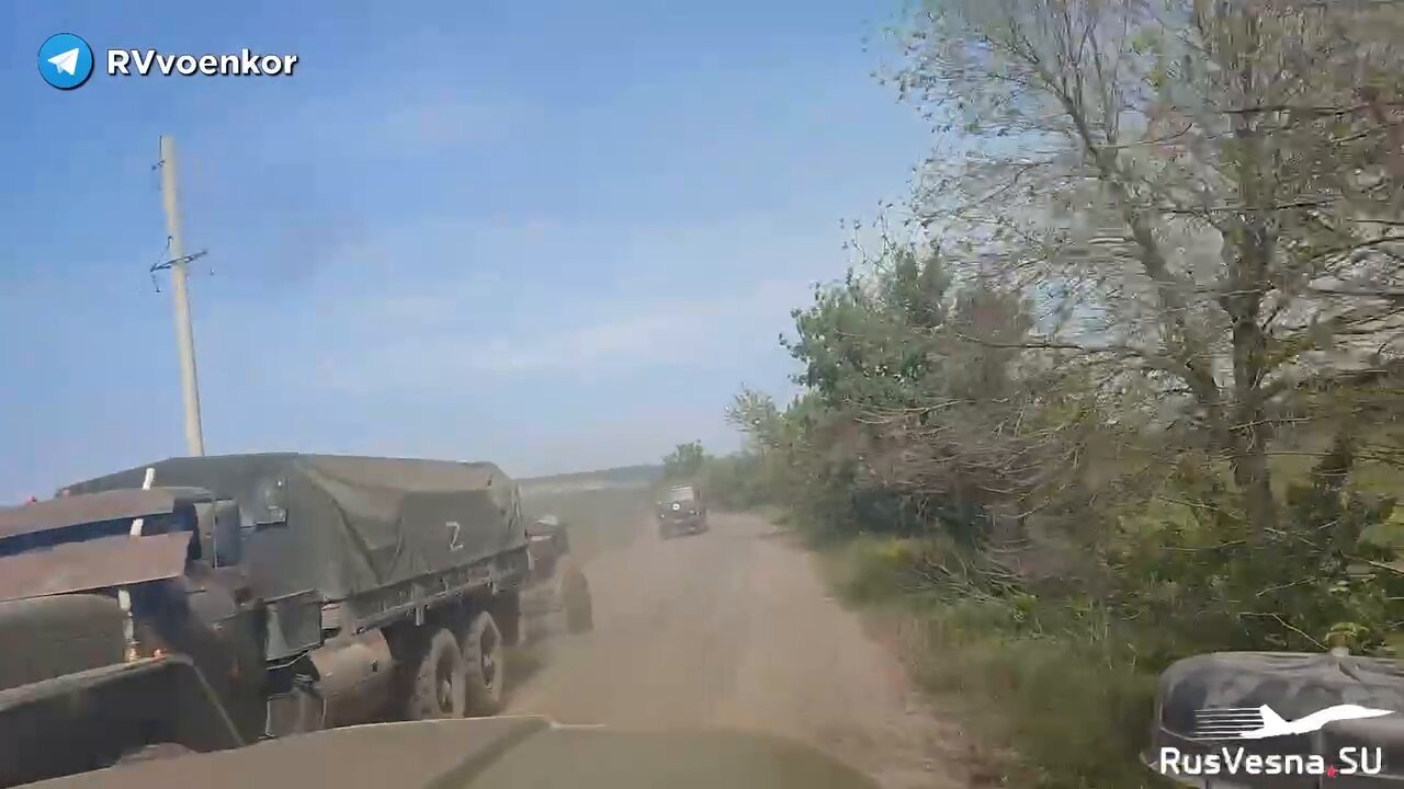 Columns of military equipment of the "Brave" go to support the offensive in Slavyansk