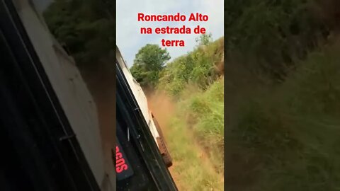 Caçambeiro roncando alto na estrada de terra #shorts #trucklife #shortsyoutube #youtubeshorts