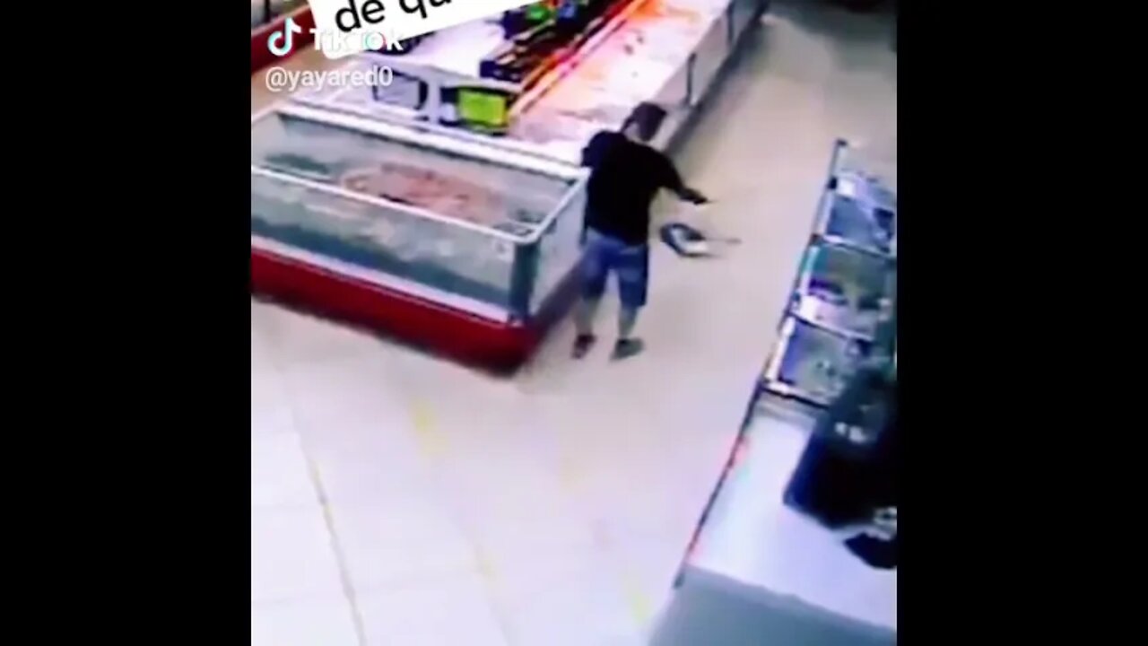 The Fish Jump to the Customer😂😂😂