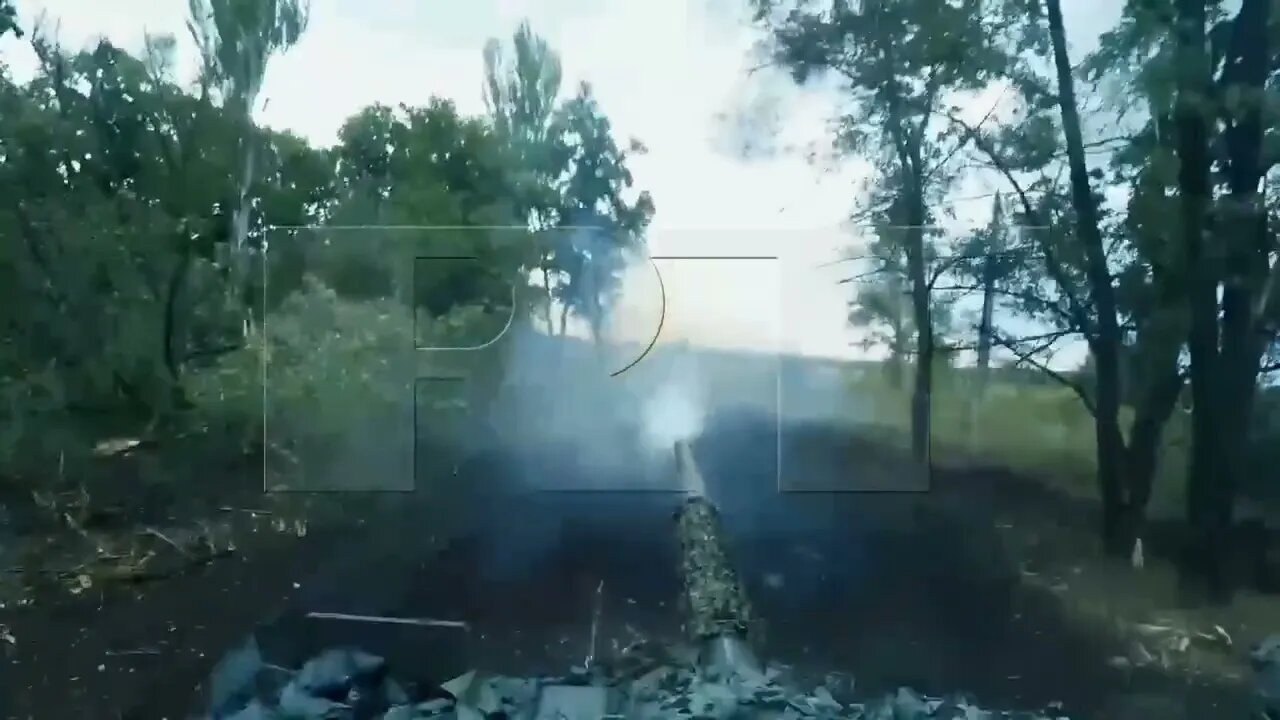 DPR NM 11th Regiment Tankers Destroy Ukrainian Fortifications In Pisky