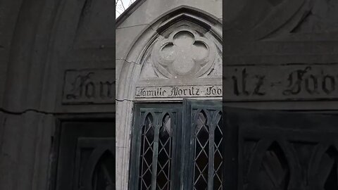 Erm hi #jumpscare #cemetery #walkingtour
