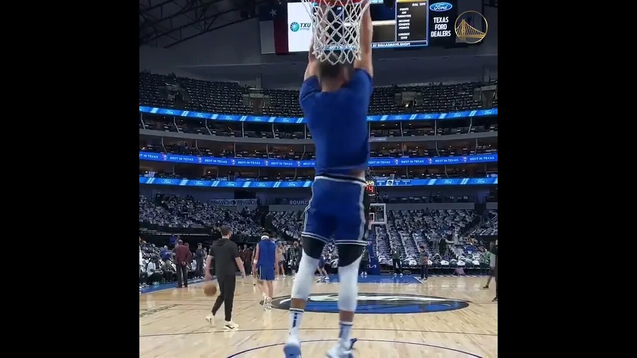 Steph Curry Flexin' his Dunk "Warriors Vs. Mavs Game 3"