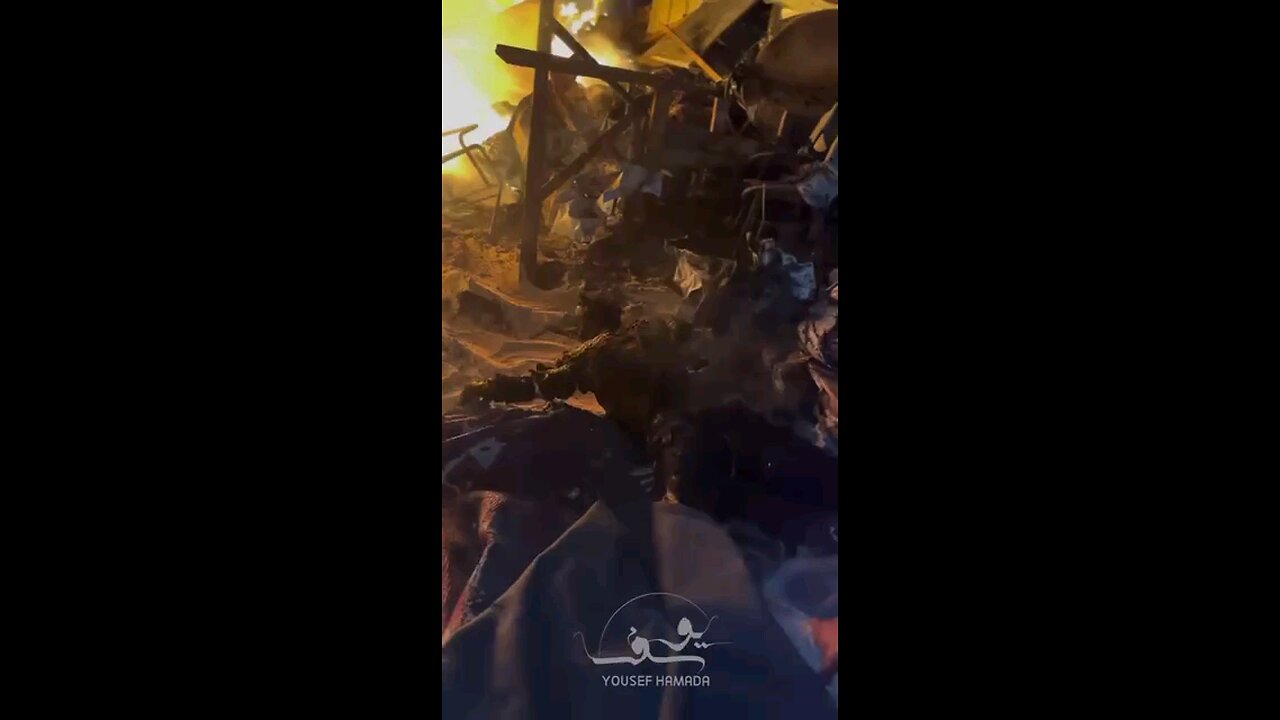 اللحظات الأولى بعد قصف الاحتلال محيط بركسات الوكالة شمال غرب رفح💔. .