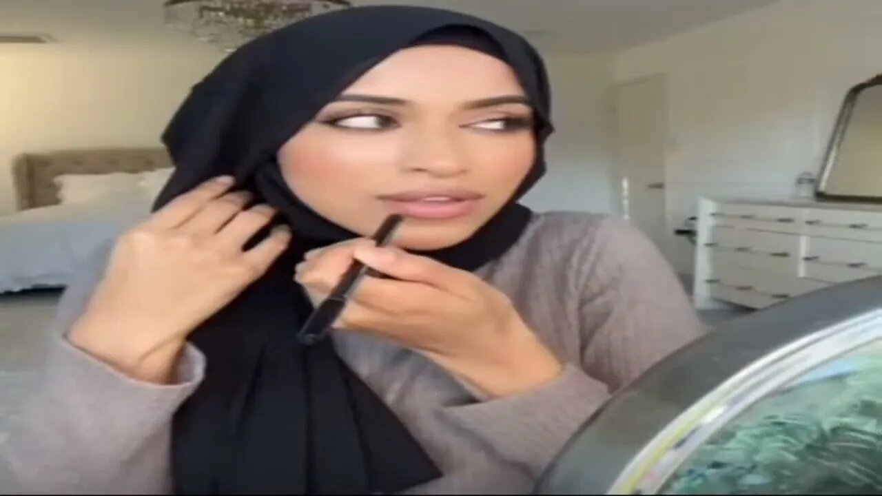 How a muslim man reacts when his wife wears make up