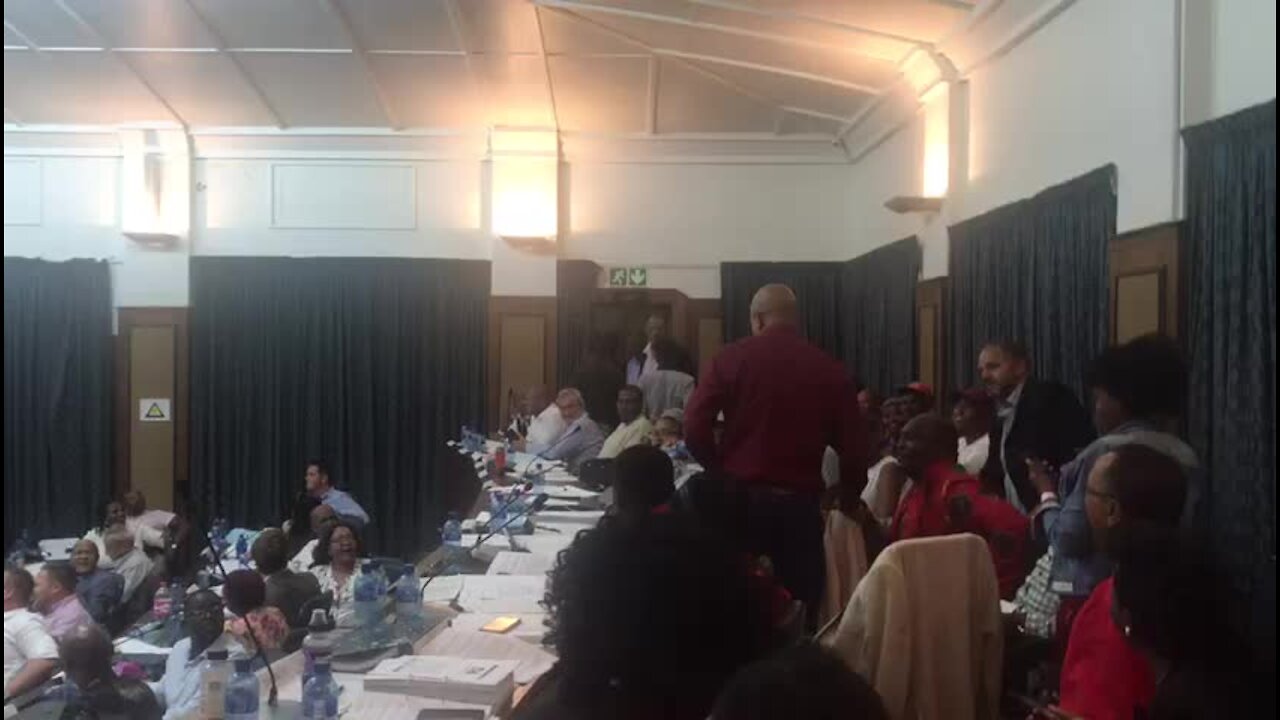 WATCH: Fists almost fly at Nelson Mandela Bay council meeting (HQj)