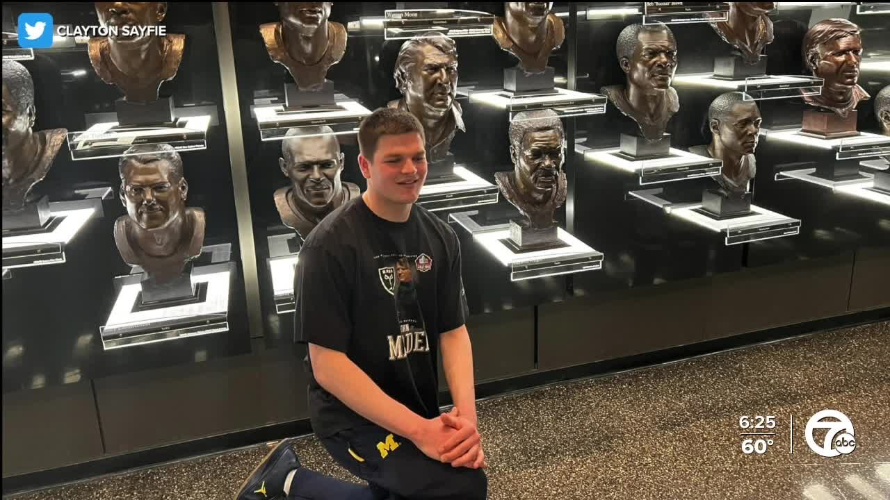 Michigan defensive back Jesse Madden visits Hall of Fame, poses with grandpa John's HOF bust