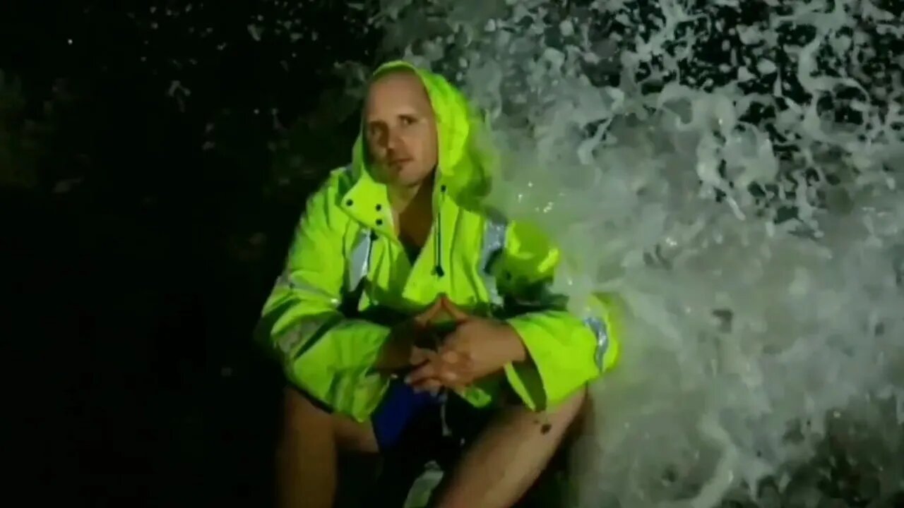 Slo-mo super soaking water show