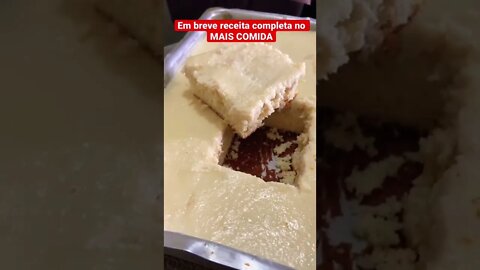 Bolo de coco gelado, receita completa em breve no MAIS COMIDA. 😋