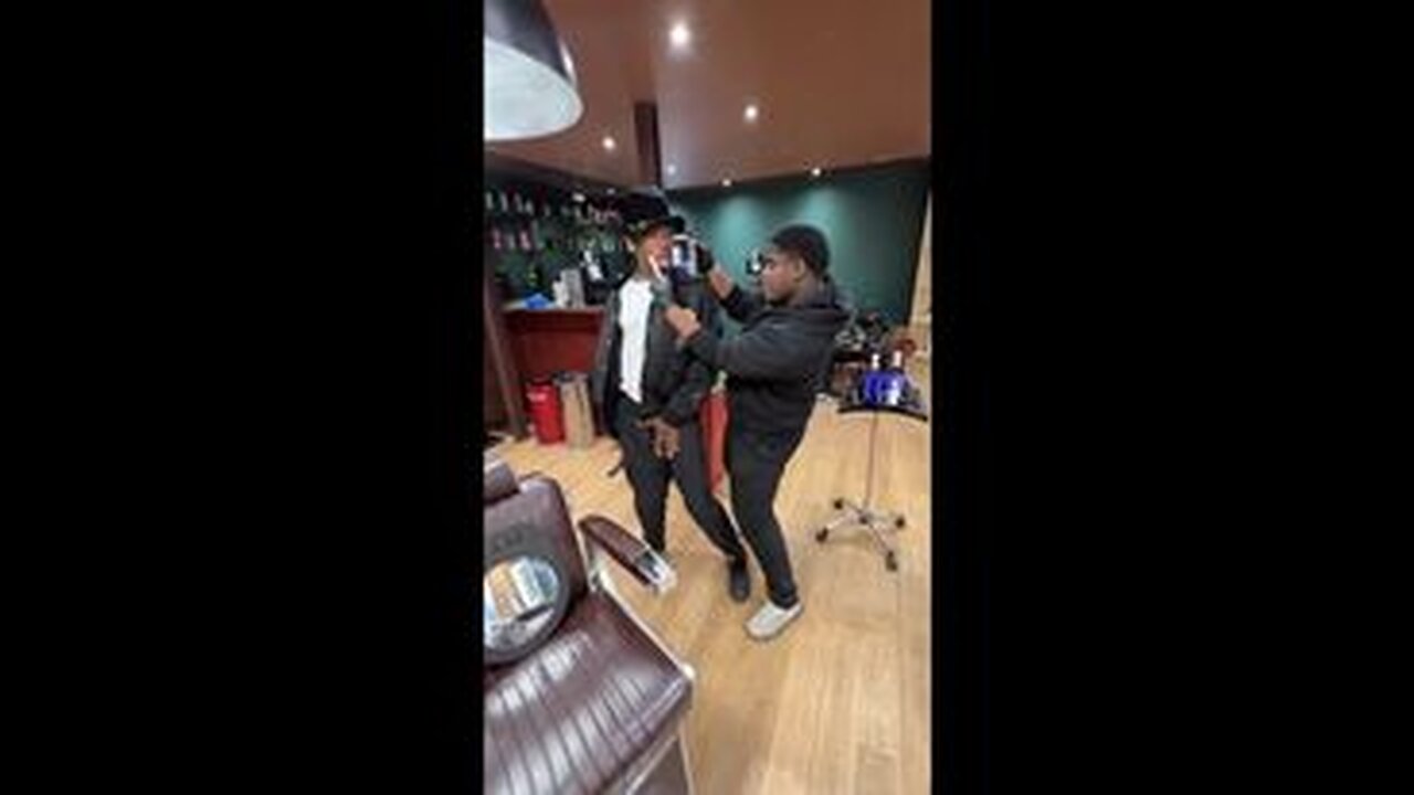 MICHAEL JACKSON GOES TO THE BARBERSHOP