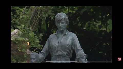 The Statue is unveiled