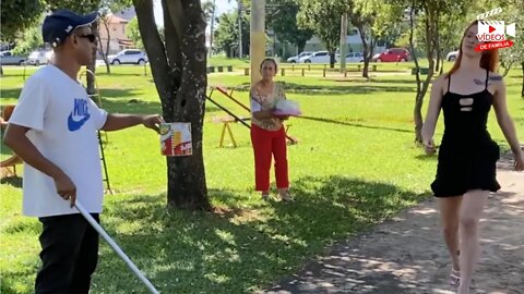 Ele fazia de cego para pedir dinheiro, mas a vida lhe cobrou caro!