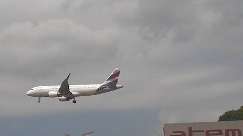 Airbus A320 PR-TYF coming from Brasília before to land in Manaus (07/22/2021)