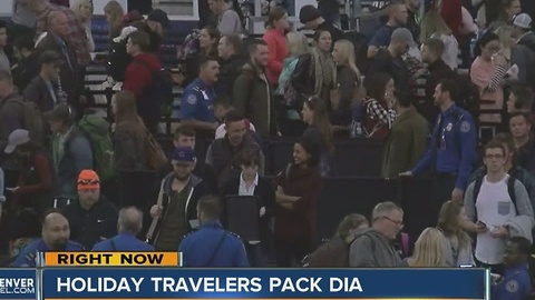 Holiday travelers pack DIA