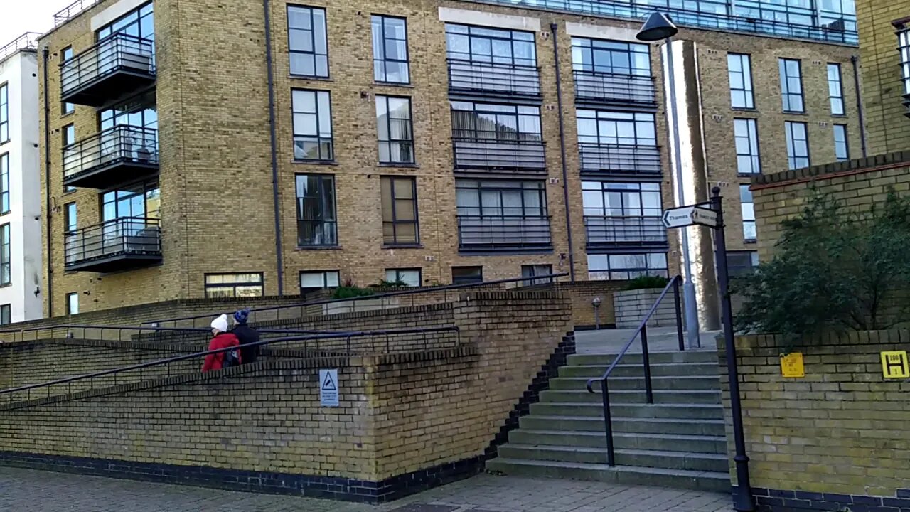 A walk by the Thames in Brentford