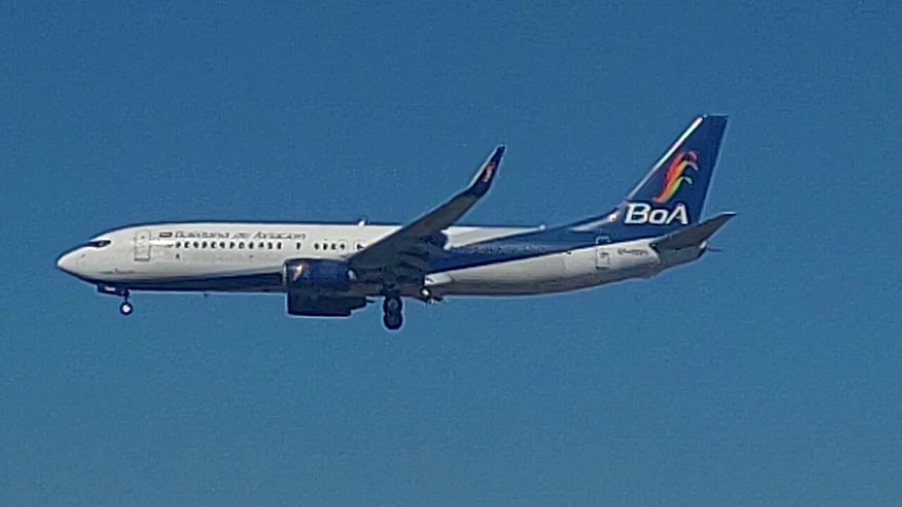 Boeing 737-800 CP-2925 Boliviana de Aviacion vindo de Santa Cruz de la Sierra para Guarulhos