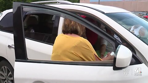 Raytown Summer Lunch Ministry serves bags of groceries to 150 families in 1 hour