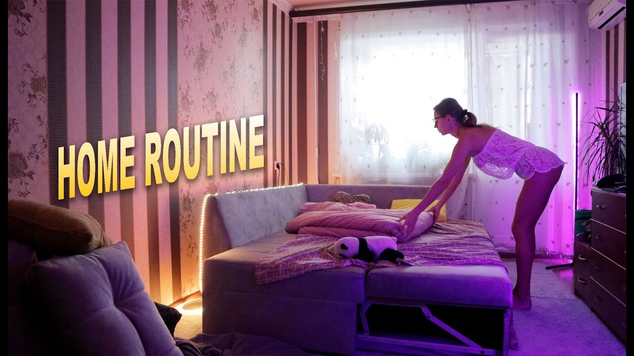 💘 Transparent cleaning in the bedroom with Tina in bodysuit.