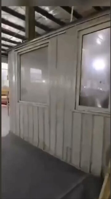 沈阳方舱集中营改造成了停尸场 Transforming an abandoned isolation camp into a morgue.