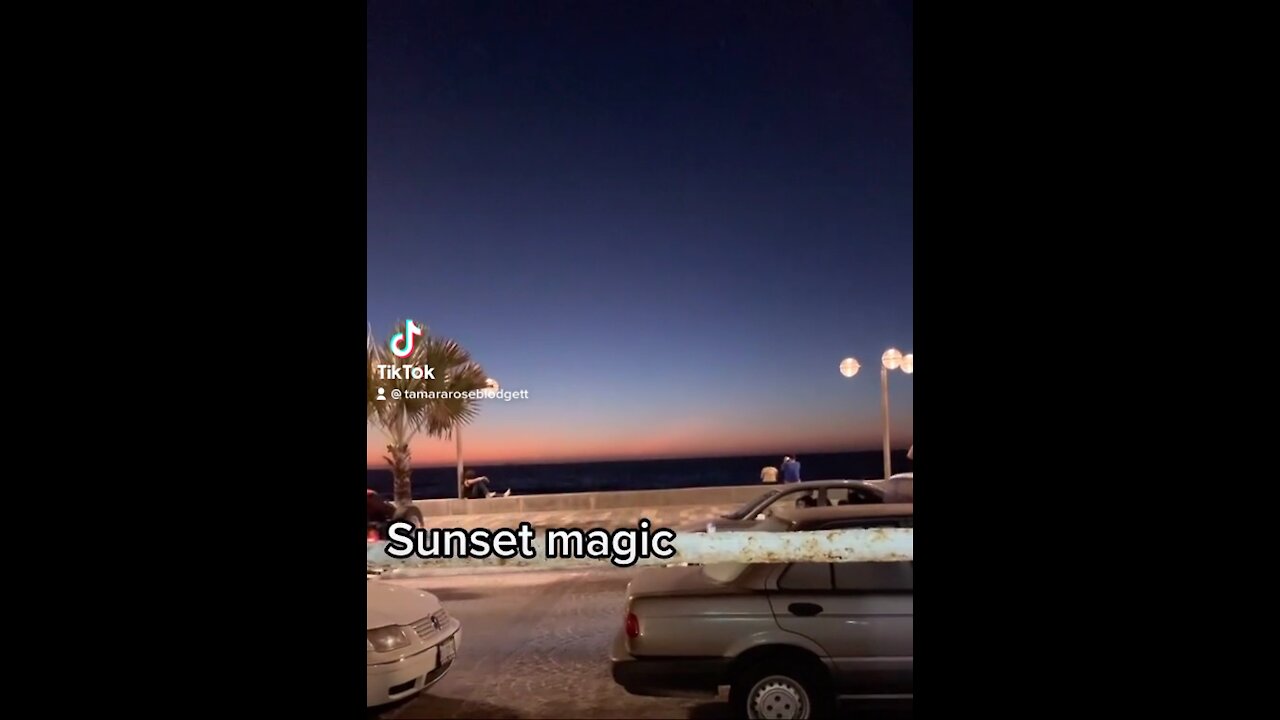 Everyday #gorgeous #sunset #tamararoseblodgett #expat