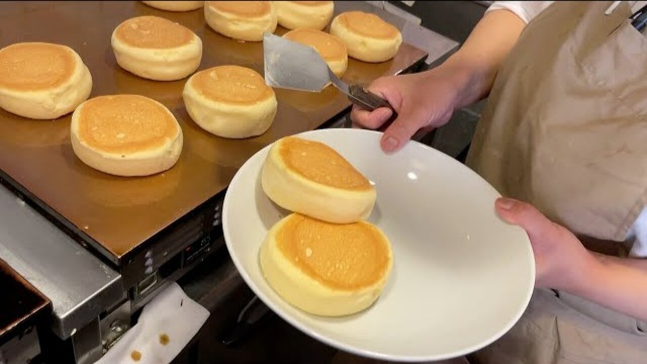 Fruits Souffle pancakes / Japanese Street Food