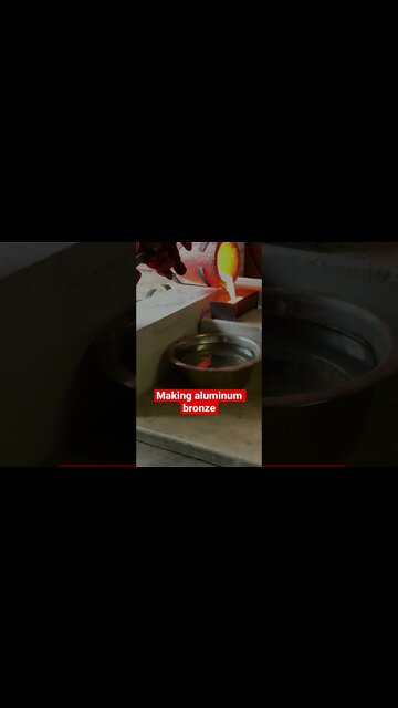 Pouring aluminum bronze ingot