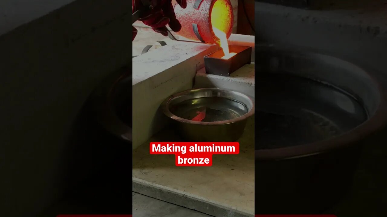 Pouring aluminum bronze ingot