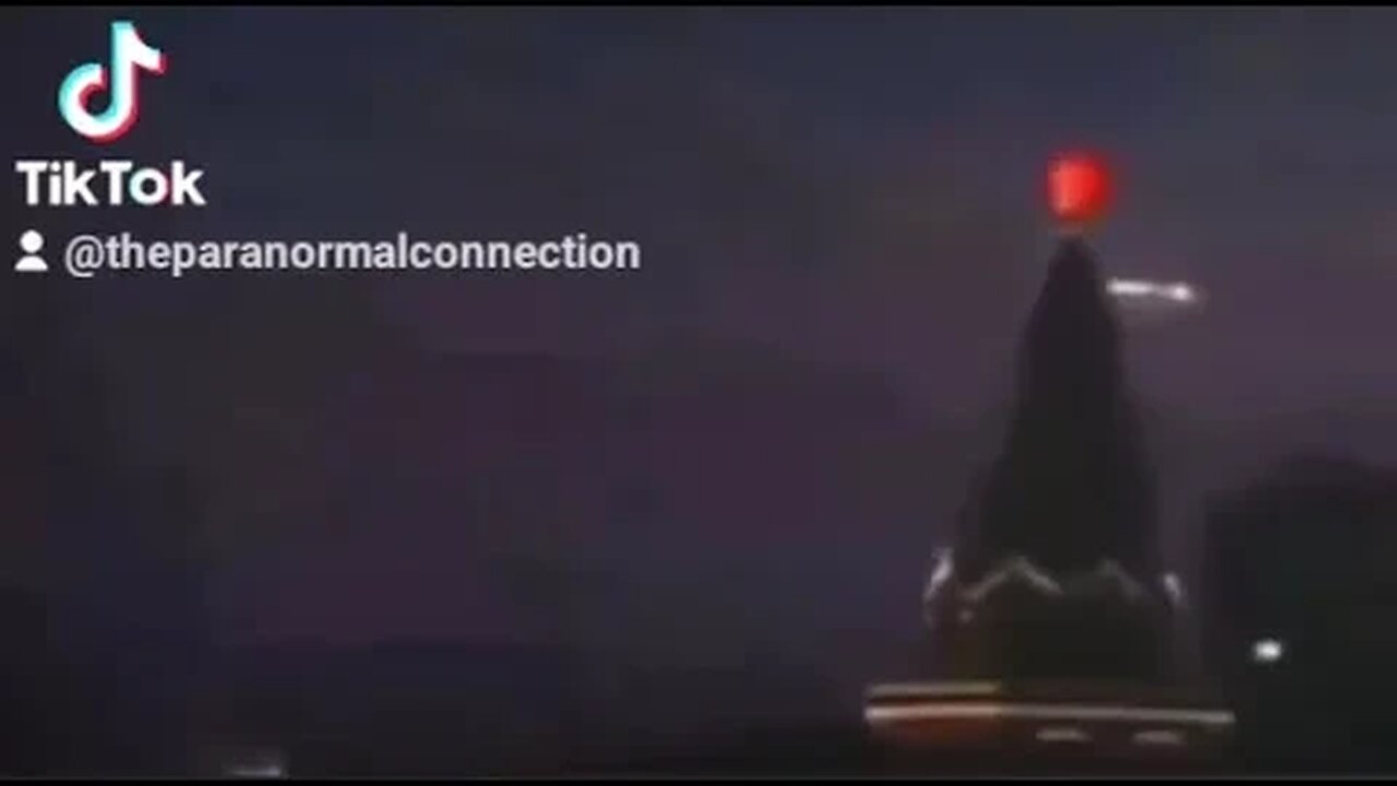 Mysterious Ufo over a metropolis