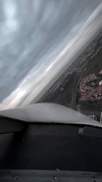 Turning to face the #win. 🤩✈️