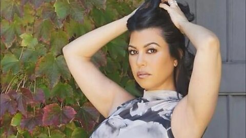 Kourtney Kardashian Barker Goes Off & The Crowd Is Cheering For Her !