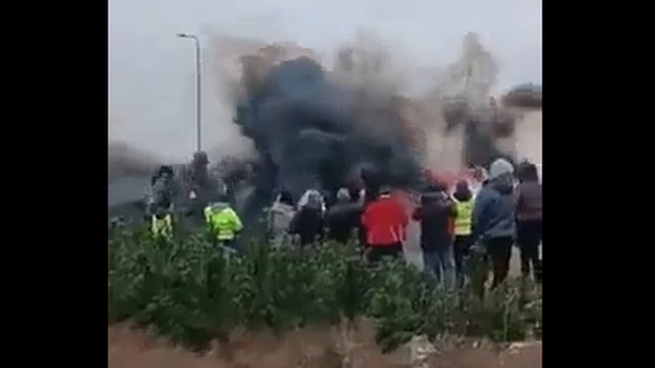 POLAND - Farmers blockade the border with Ukraine, desperate to keep out tons of cheap grain