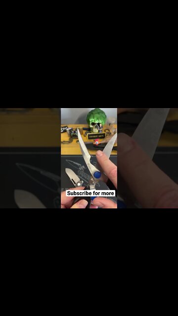 Knife sharpening- knives vs scissors #Shorts #Knives #Knive #KnifeLife #KnifeSharpening￼