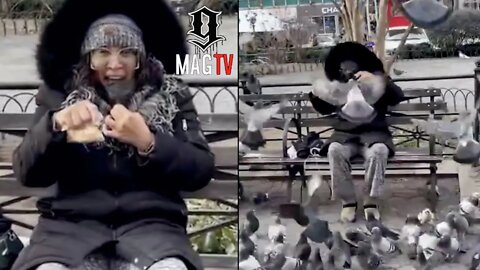 Kym Whitley Is Swarmed While Feeding Pigeons In New York! 😱