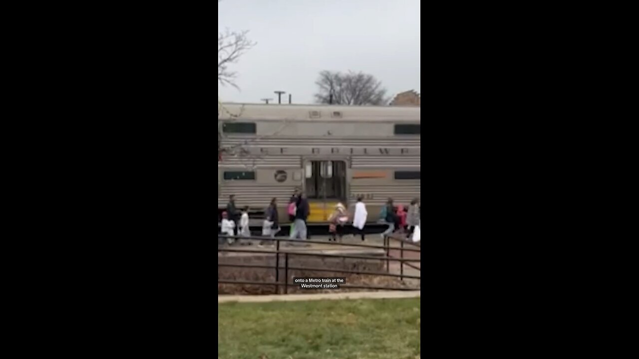 Busses of Illegal Immigrants Appear in Chicago