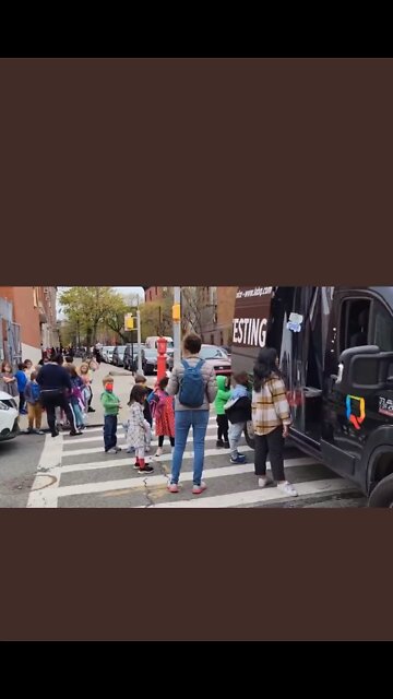 Guy stands up to C0VID THEATRE in SHITHOLE NYC