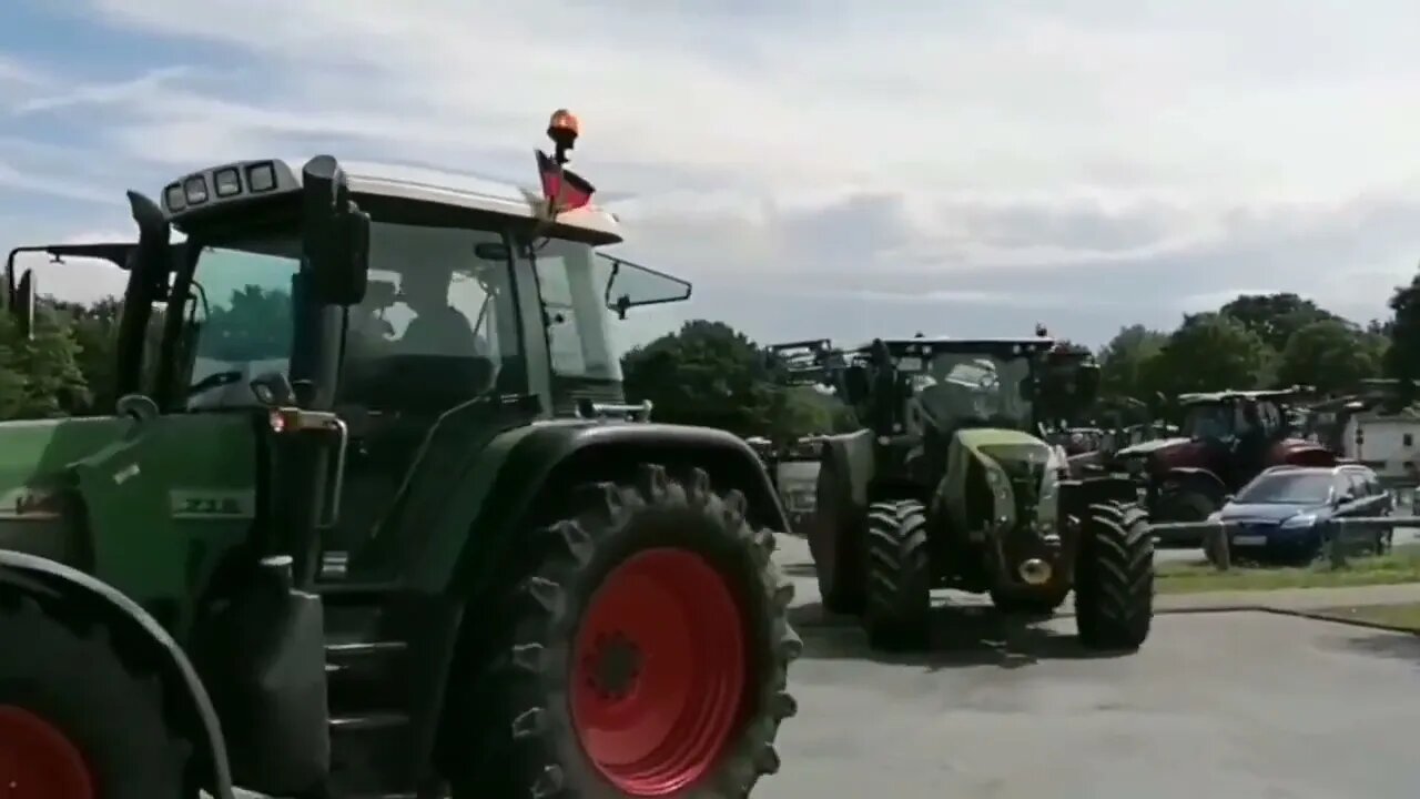 German farmers in Paderborn and beyond support the Dutch farmers' protest