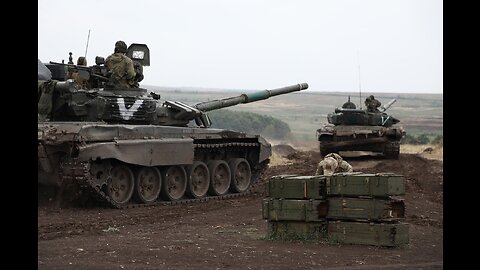 T-90M ruso disparando contra las posiciones ucranianas en los bosques de Kremmina