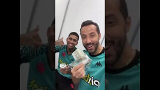 Nenê recebendo 500 reais de Raniel pela assistência contra o CRB