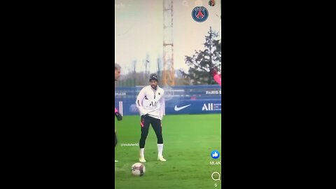 Neymar gave his teammate a nutmeg😏🤣🤣😁