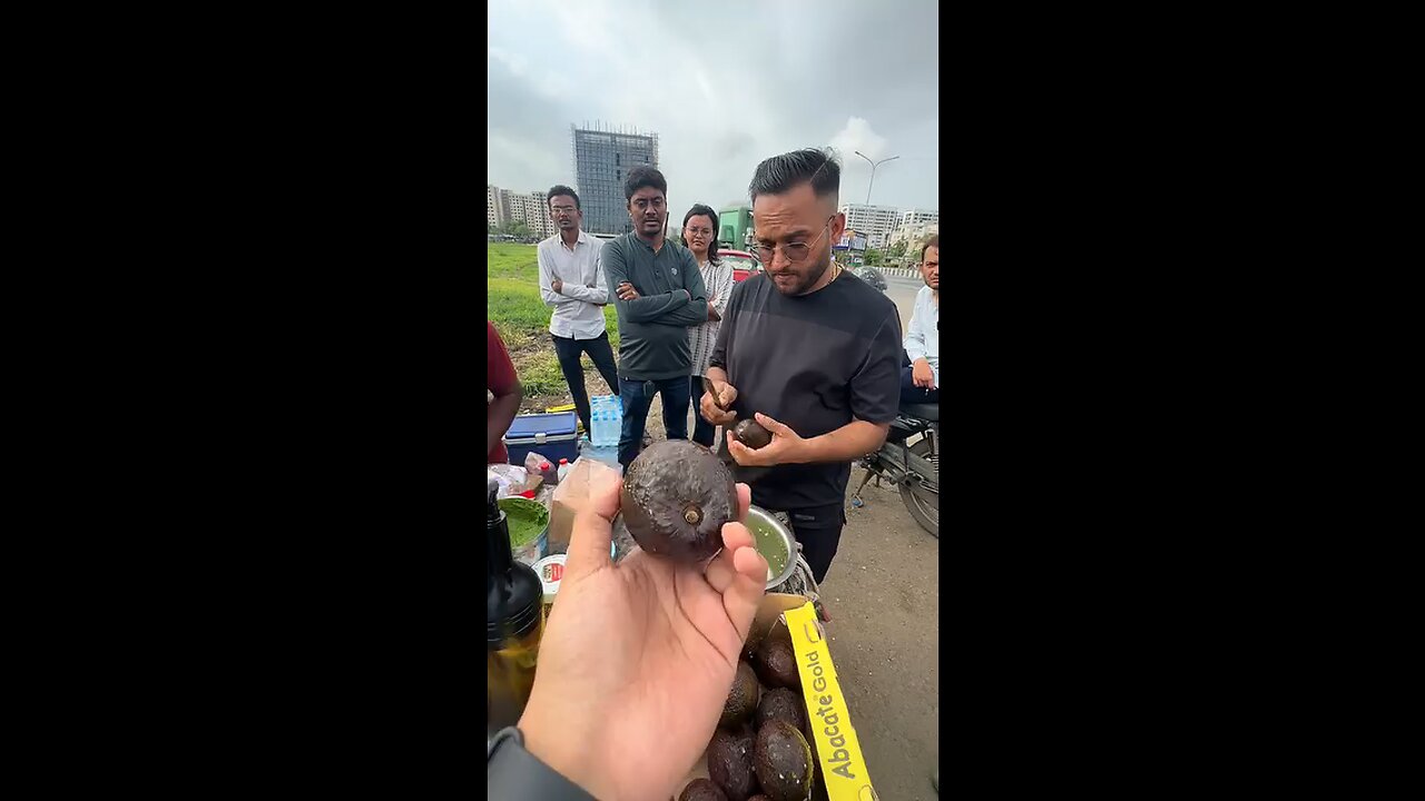 avacado sandwich making on streets