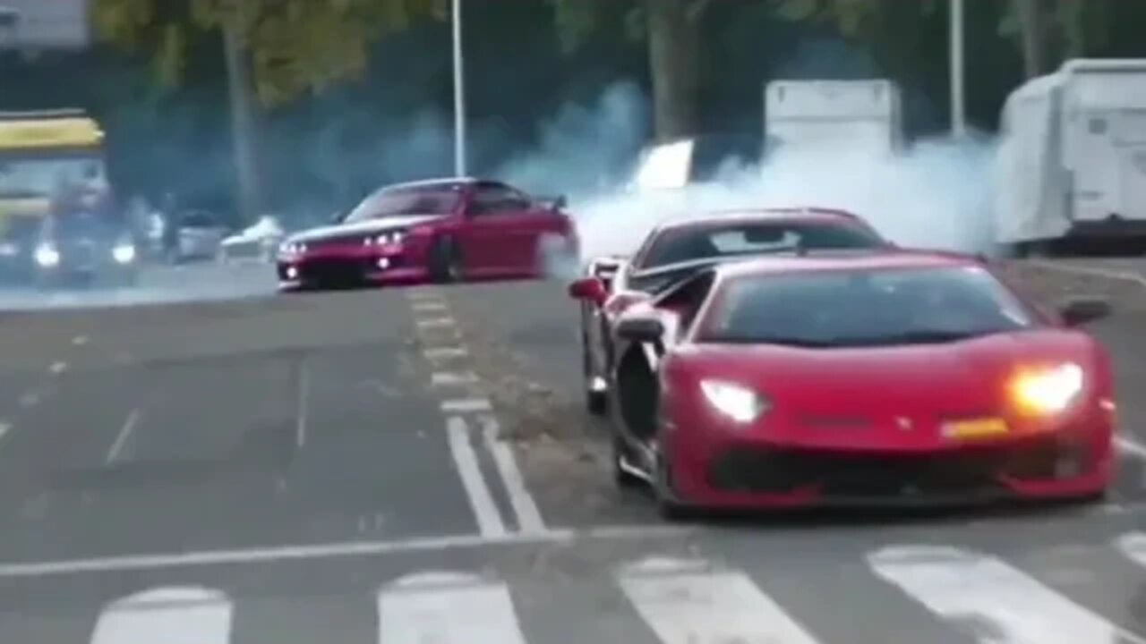 O CARA CHAMOU MAIS ATENCAO QUE A LAMBORGHINI E A FERRARI JUNTOS ( MEME ) ( VIRAL ) #shorts